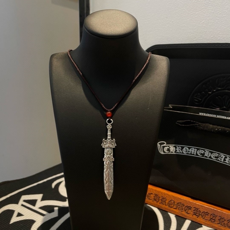 Ch*0me He**ts necklaces